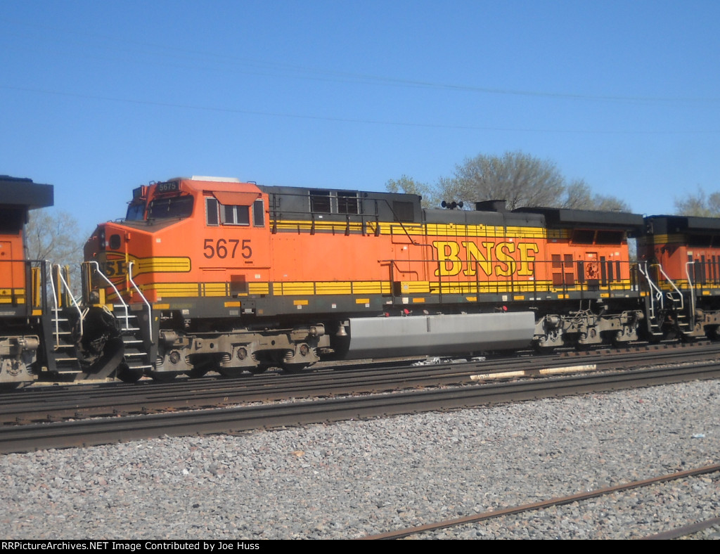 BNSF 5675